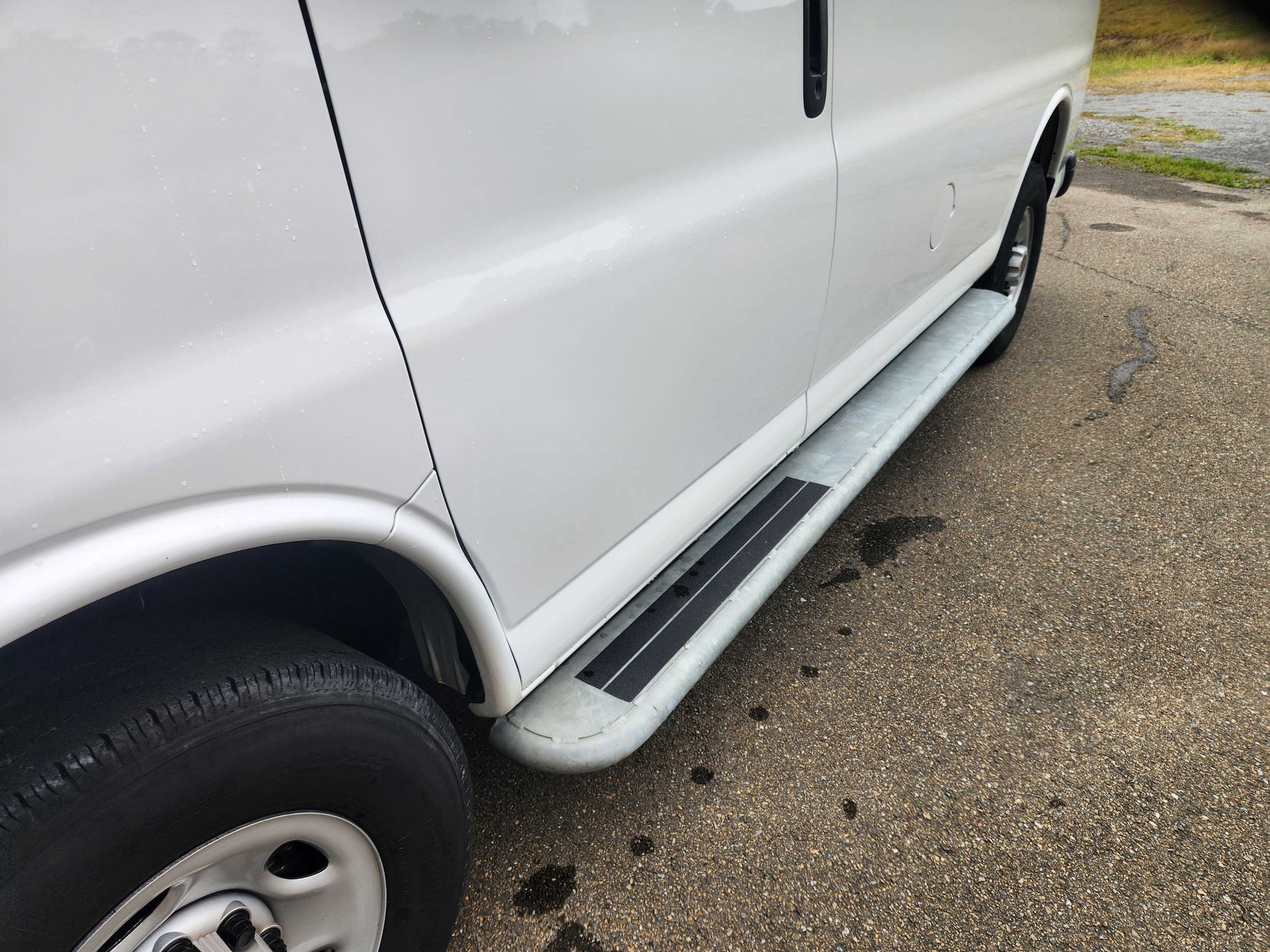 2025 GMC Savana Cargo Work Van - Photo 14