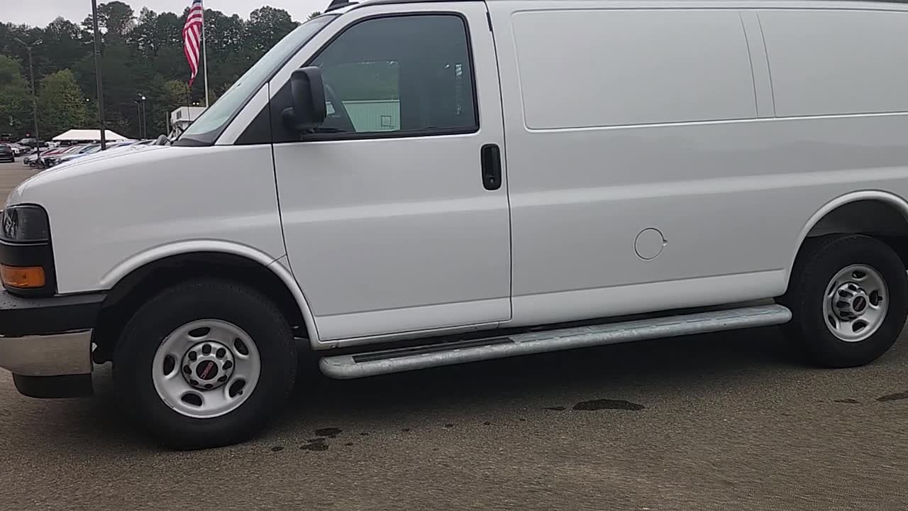 2025 GMC Savana Cargo Work Van - Photo 9