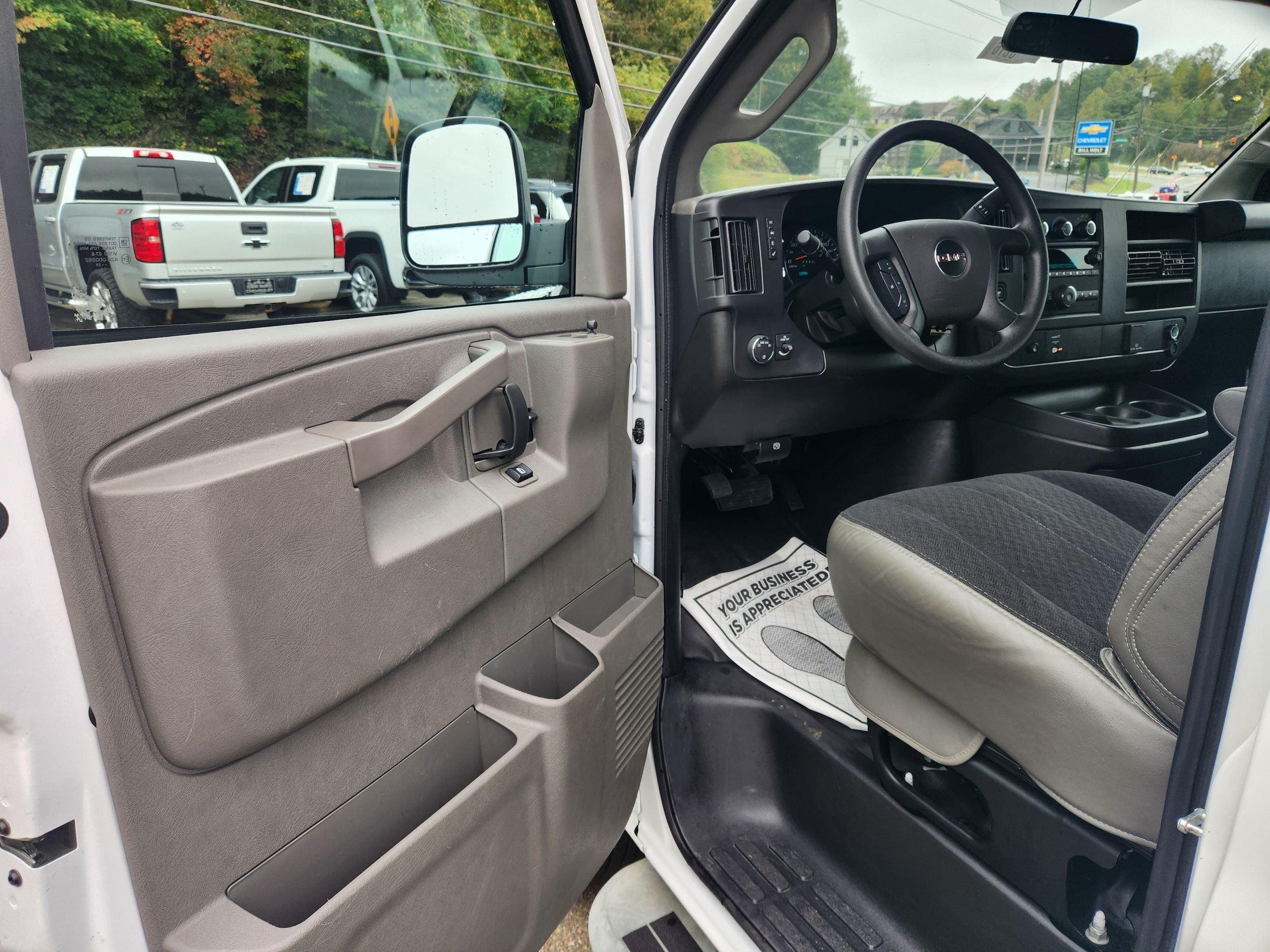 2025 GMC Savana Cargo Work Van - Photo 15