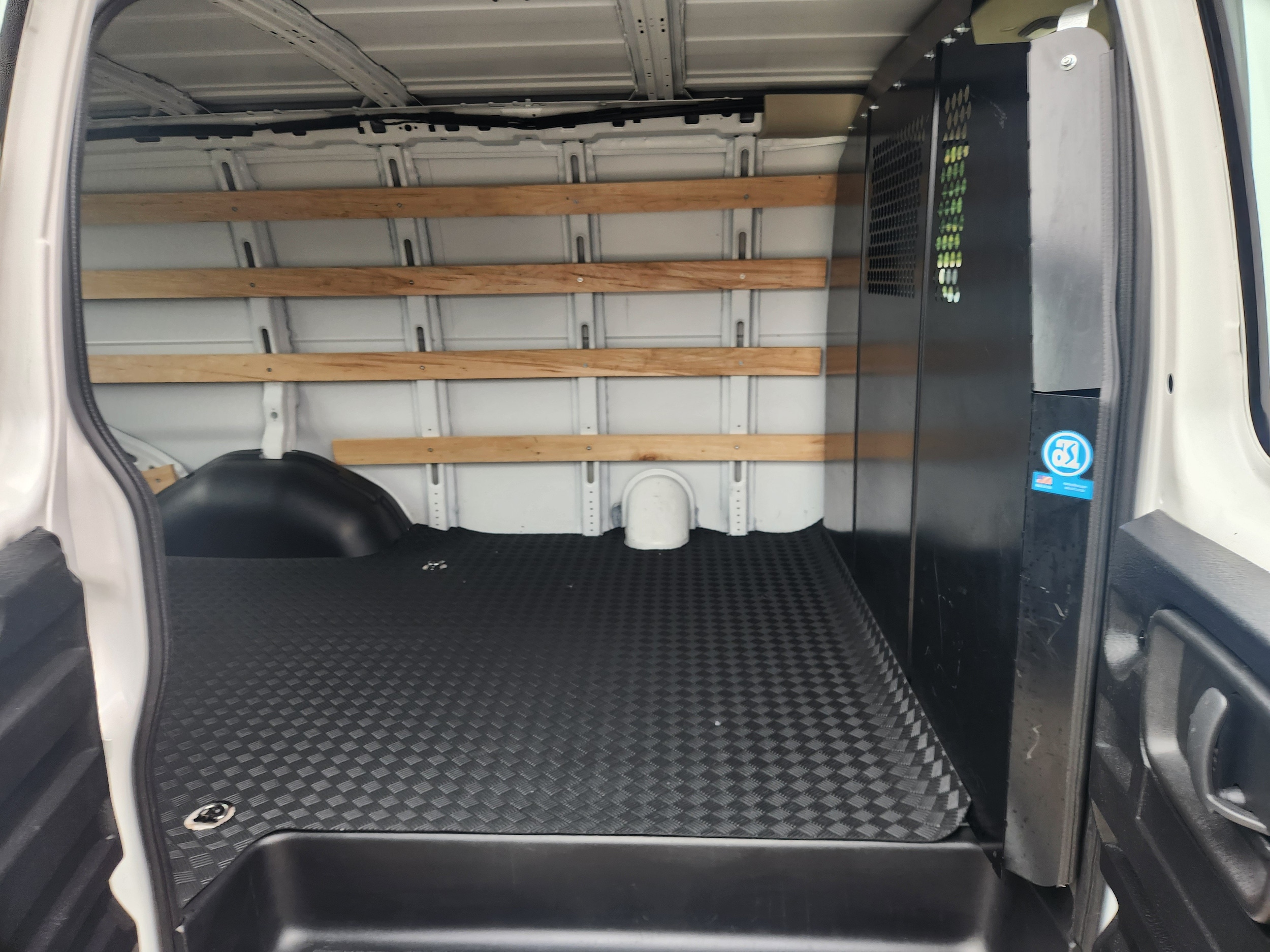2025 GMC Savana Cargo Work Van - Photo 34