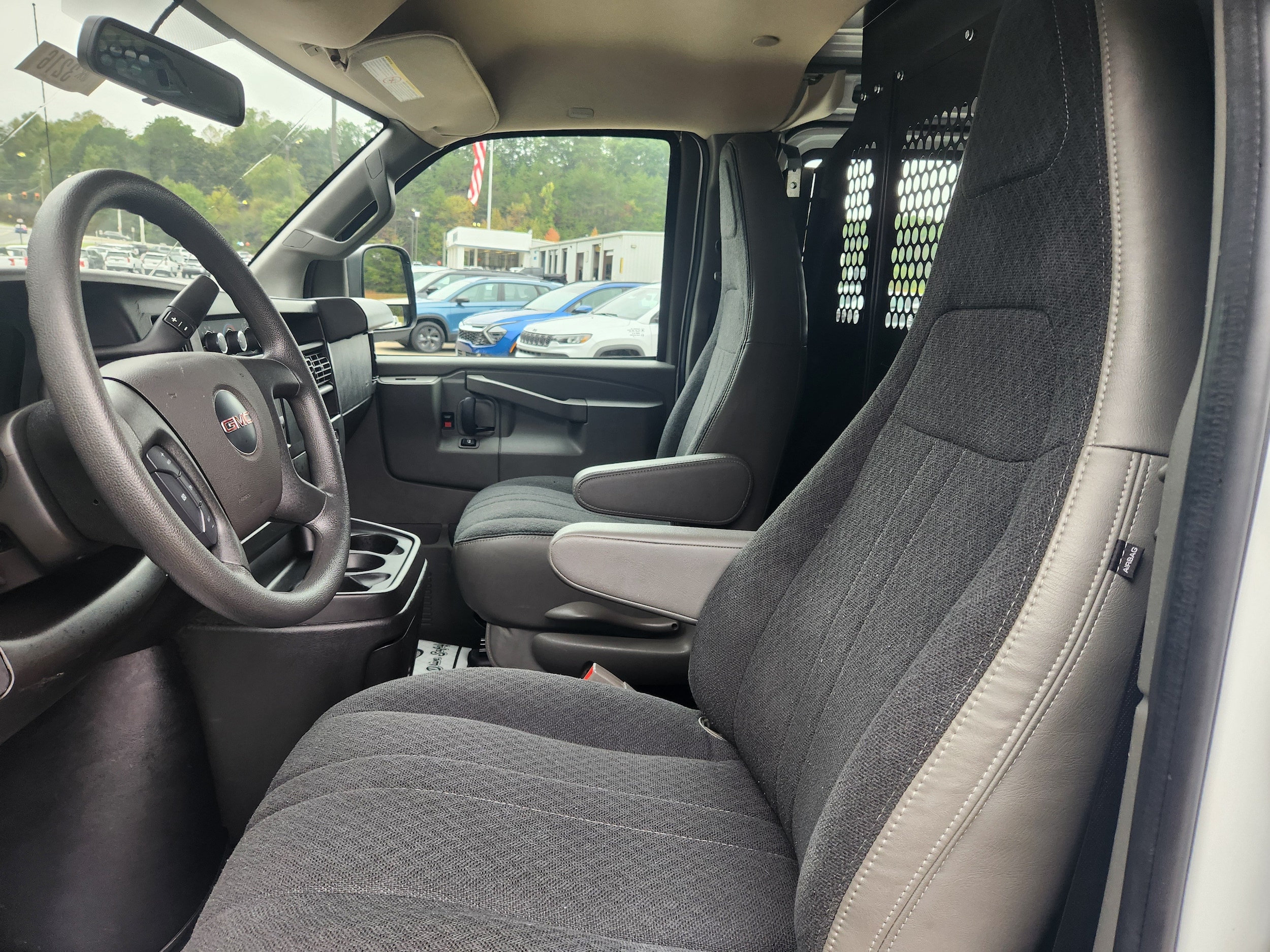 2025 GMC Savana Cargo Work Van - Photo 19