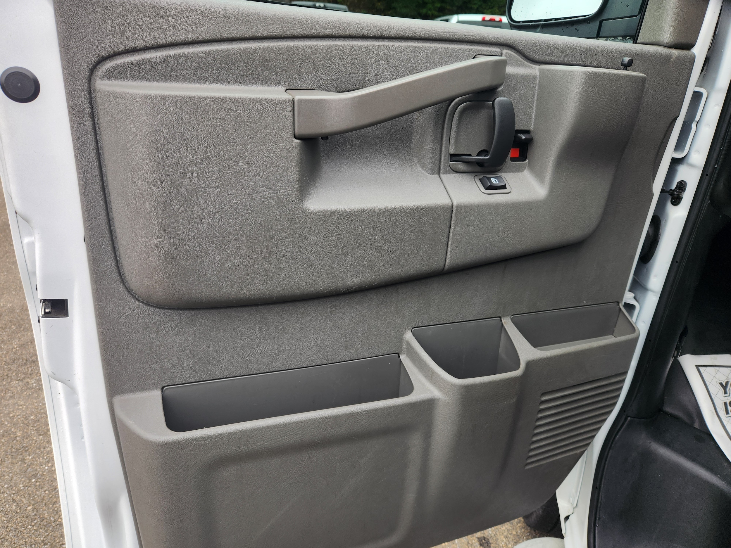 2025 GMC Savana Cargo Work Van - Photo 16