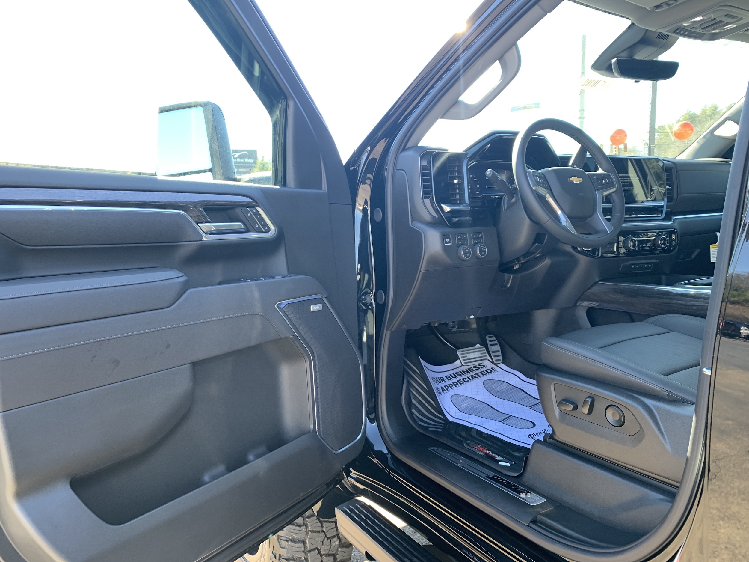 2025 Chevrolet Silverado 2500 HD LTZ - Photo 9