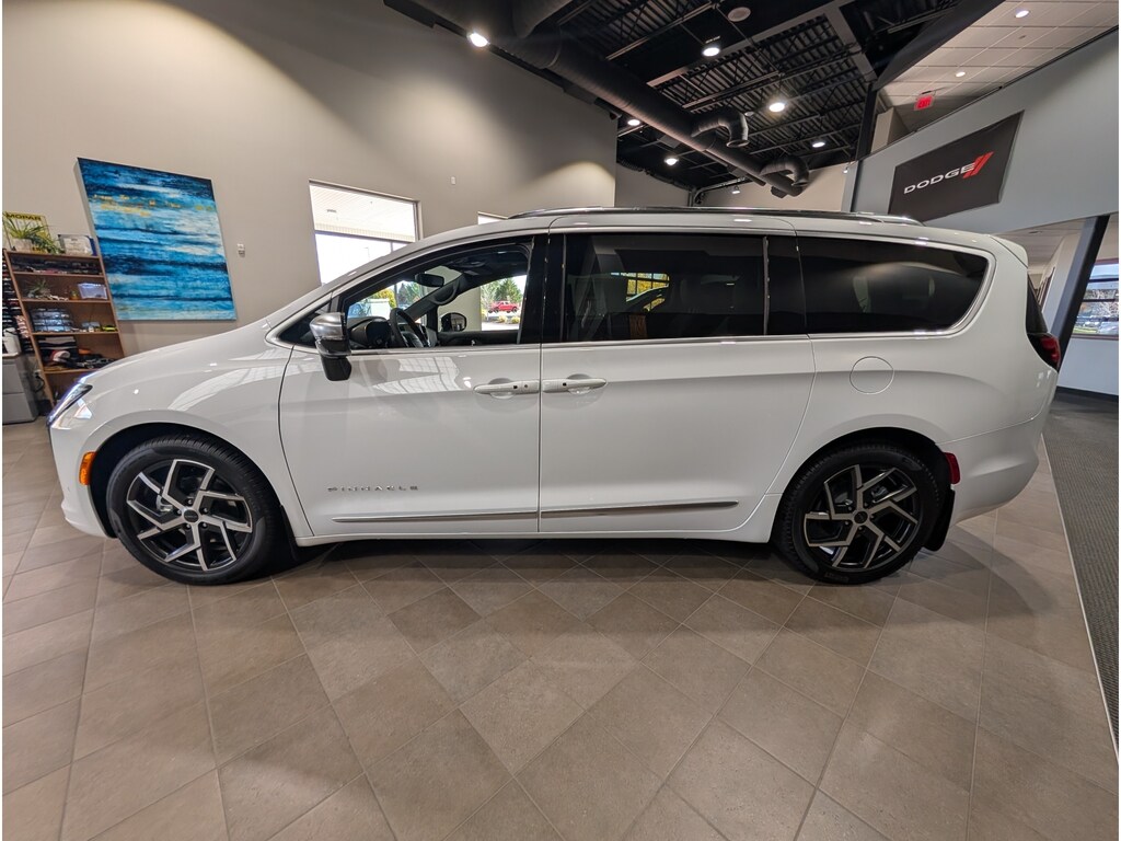 New 2027 Chrysler Pacifica PINNACLE Passenger Van
