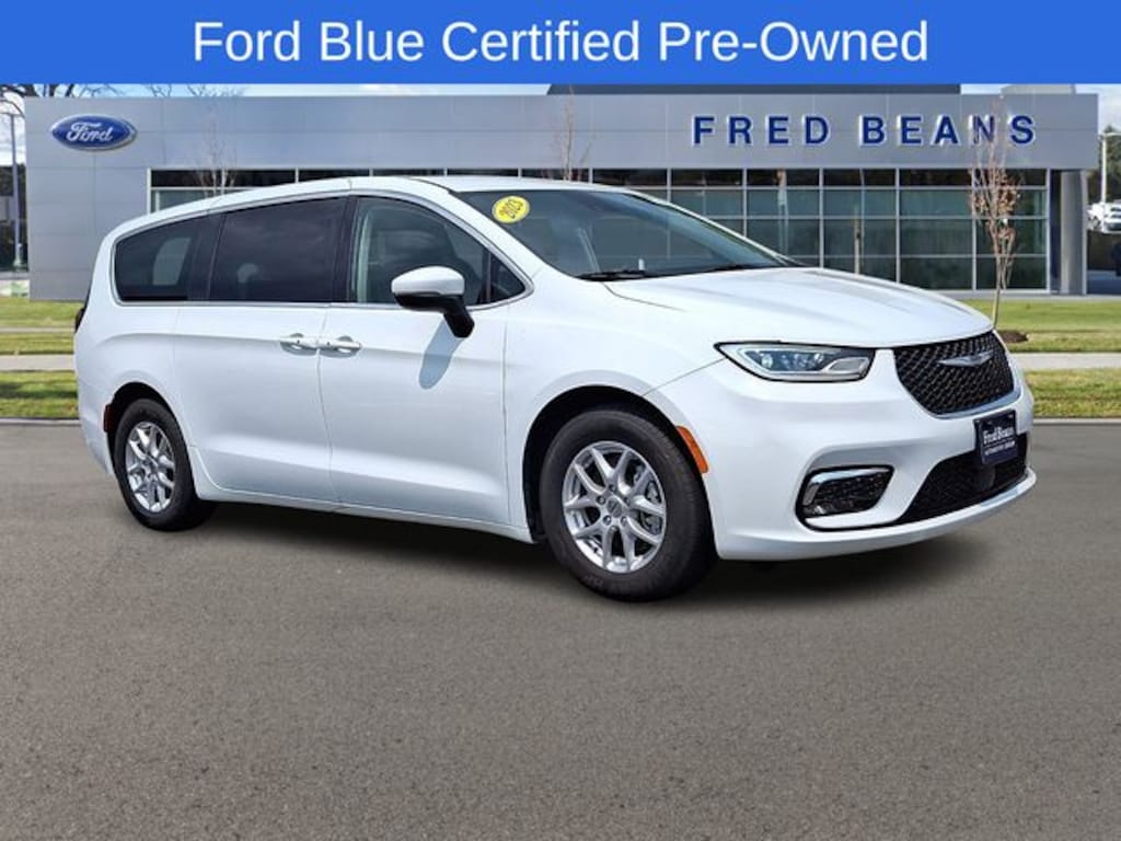Certified 2023 Chrysler Pacifica Touring L PASSENGER VAN
