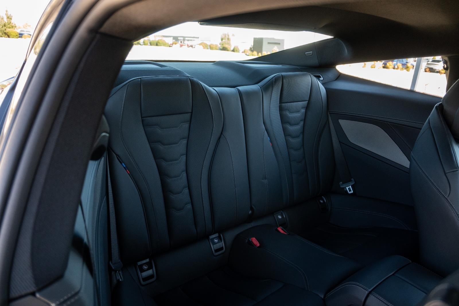 2026 BMW 8 Series M850i - Photo 32
