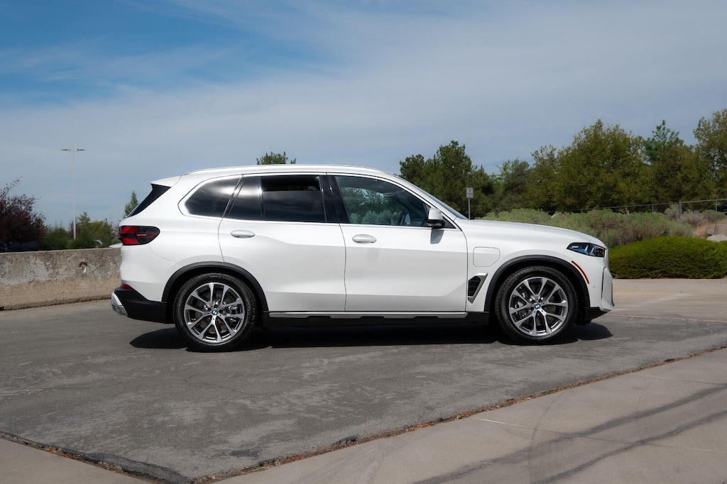 New 2026 BMW X5 xDrive50e Sports Activity Vehicle