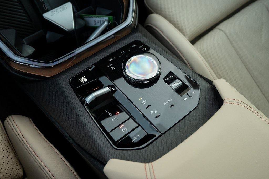 2026 BMW X3 30 - Photo 16