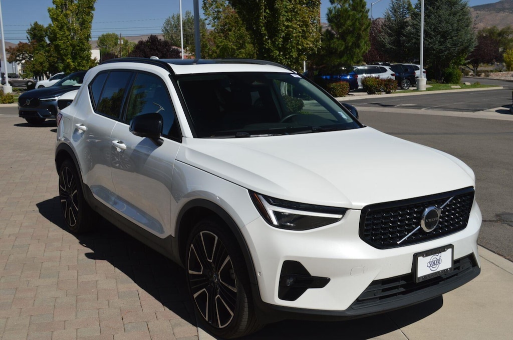 Certified 2023 Volvo XC40 Ultimate Dark Theme SUV