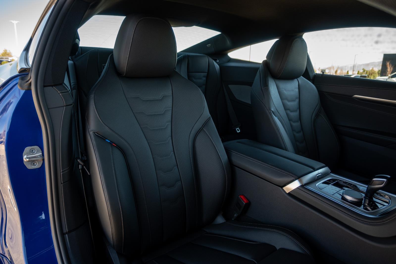 2026 BMW 8 Series M850i - Photo 31