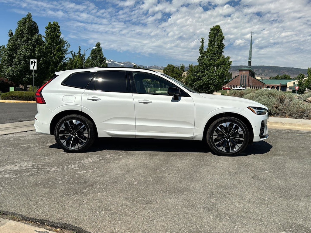 New 2026 Volvo XC60 plug-in hybrid T8 Plus SUV