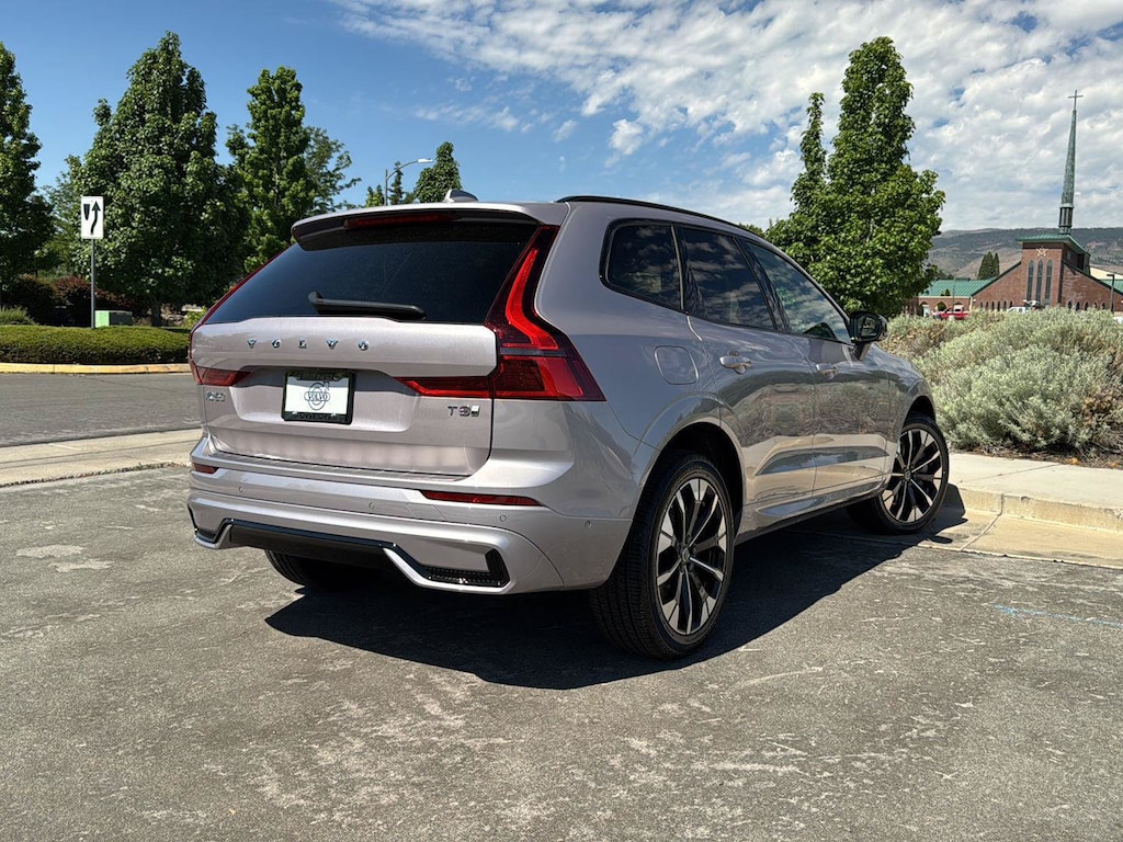New 2026 Volvo XC60 plug-in hybrid T8 Plus SUV