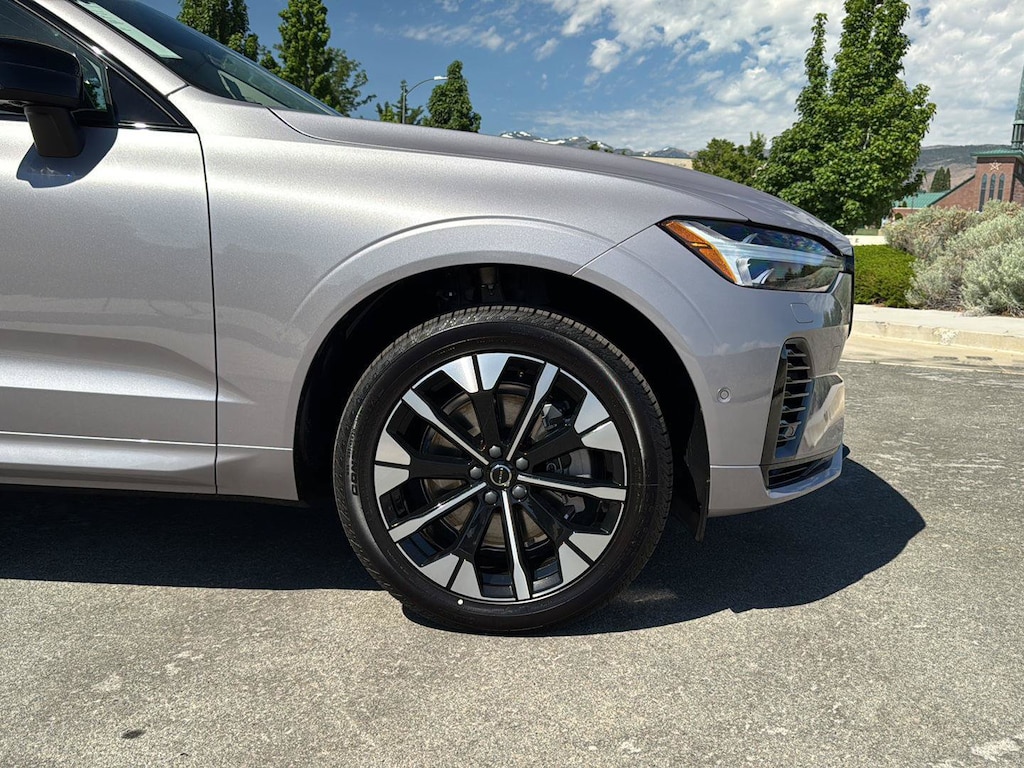 New 2026 Volvo XC60 plug-in hybrid T8 Plus SUV