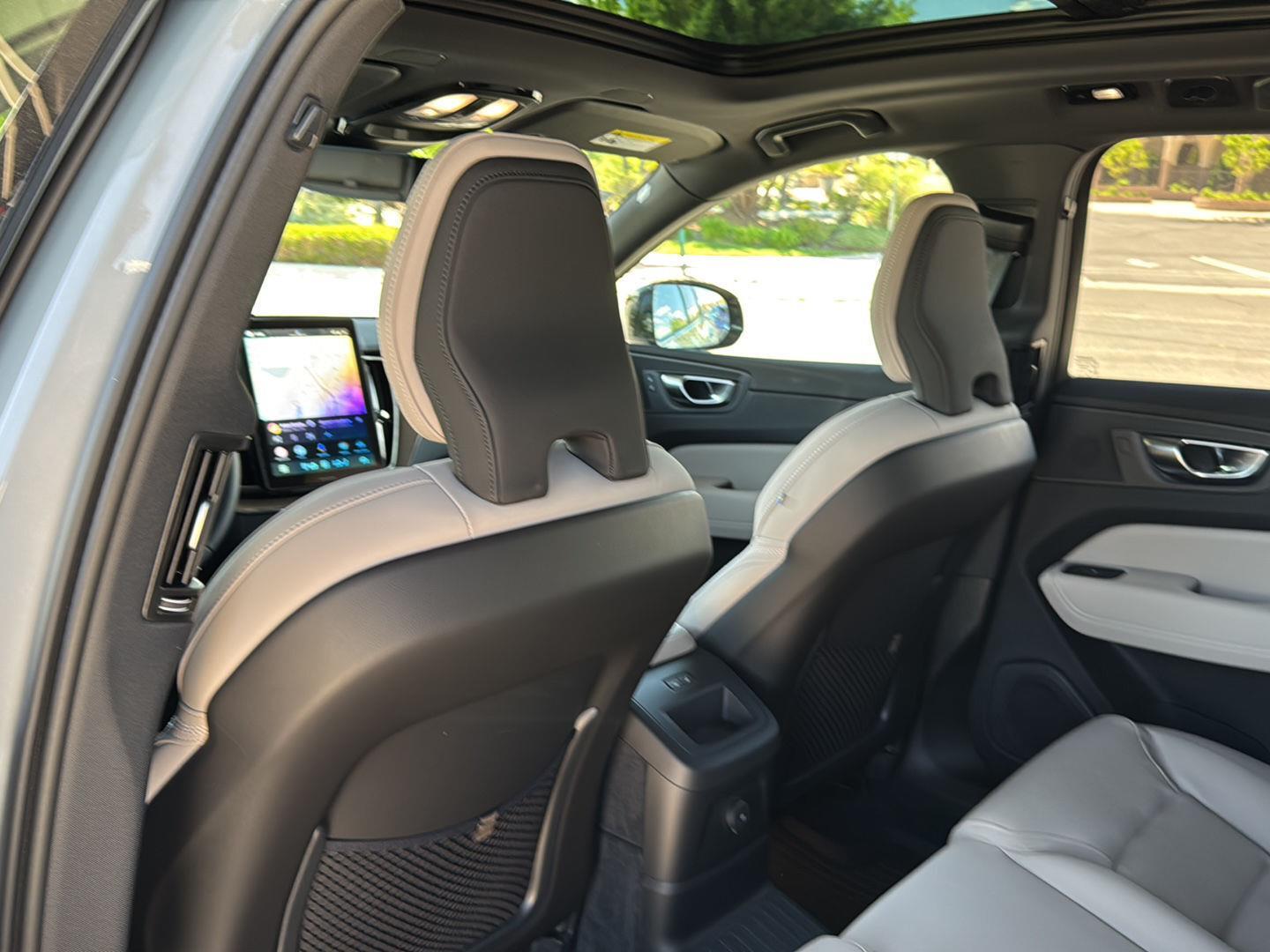 2026 Volvo XC60 Plus - Photo 20