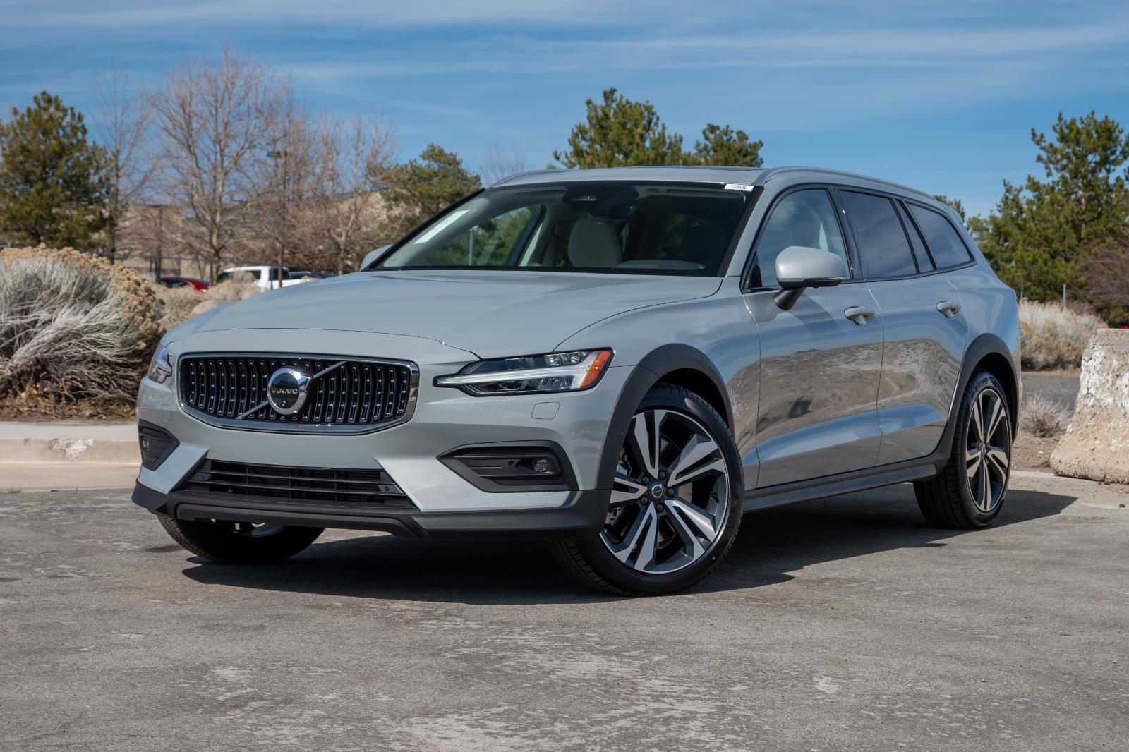 2026 Volvo V60 Cross Country Plus