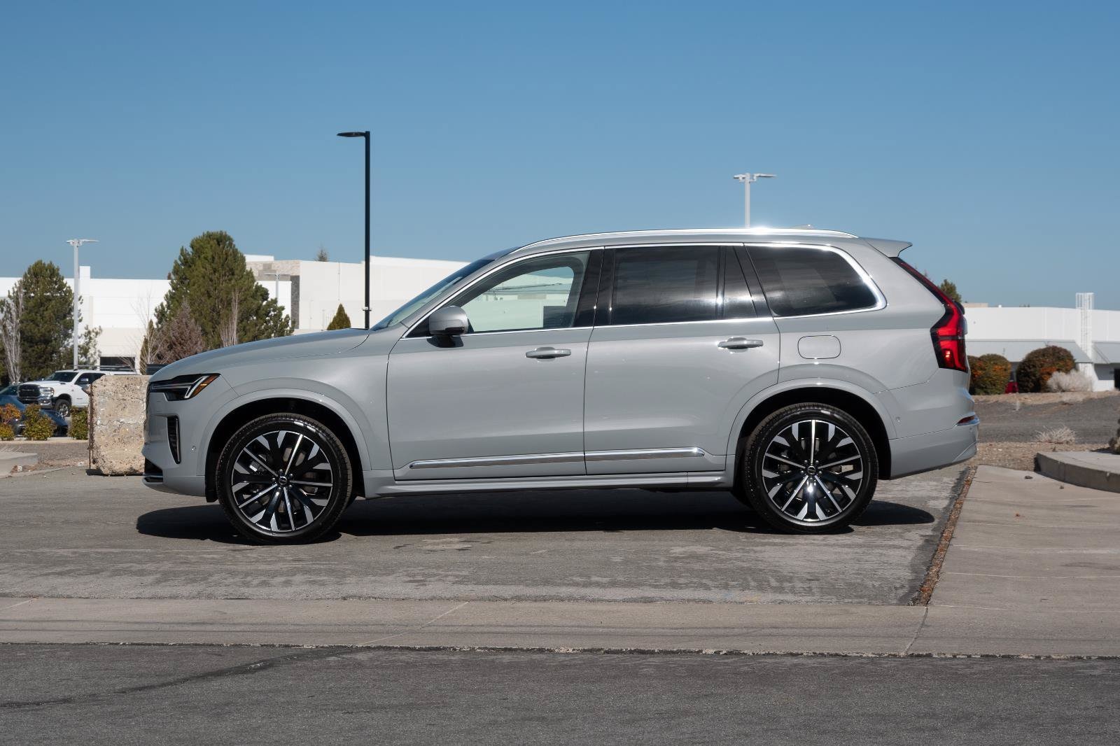 2026 Volvo XC90 Plus - Photo 2