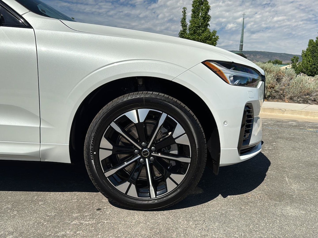 New 2026 Volvo XC60 plug-in hybrid T8 Plus SUV