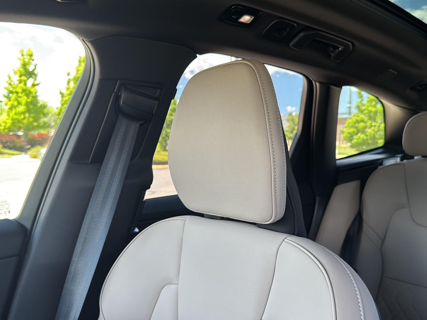 2026 Volvo XC60 Plus - Photo 11