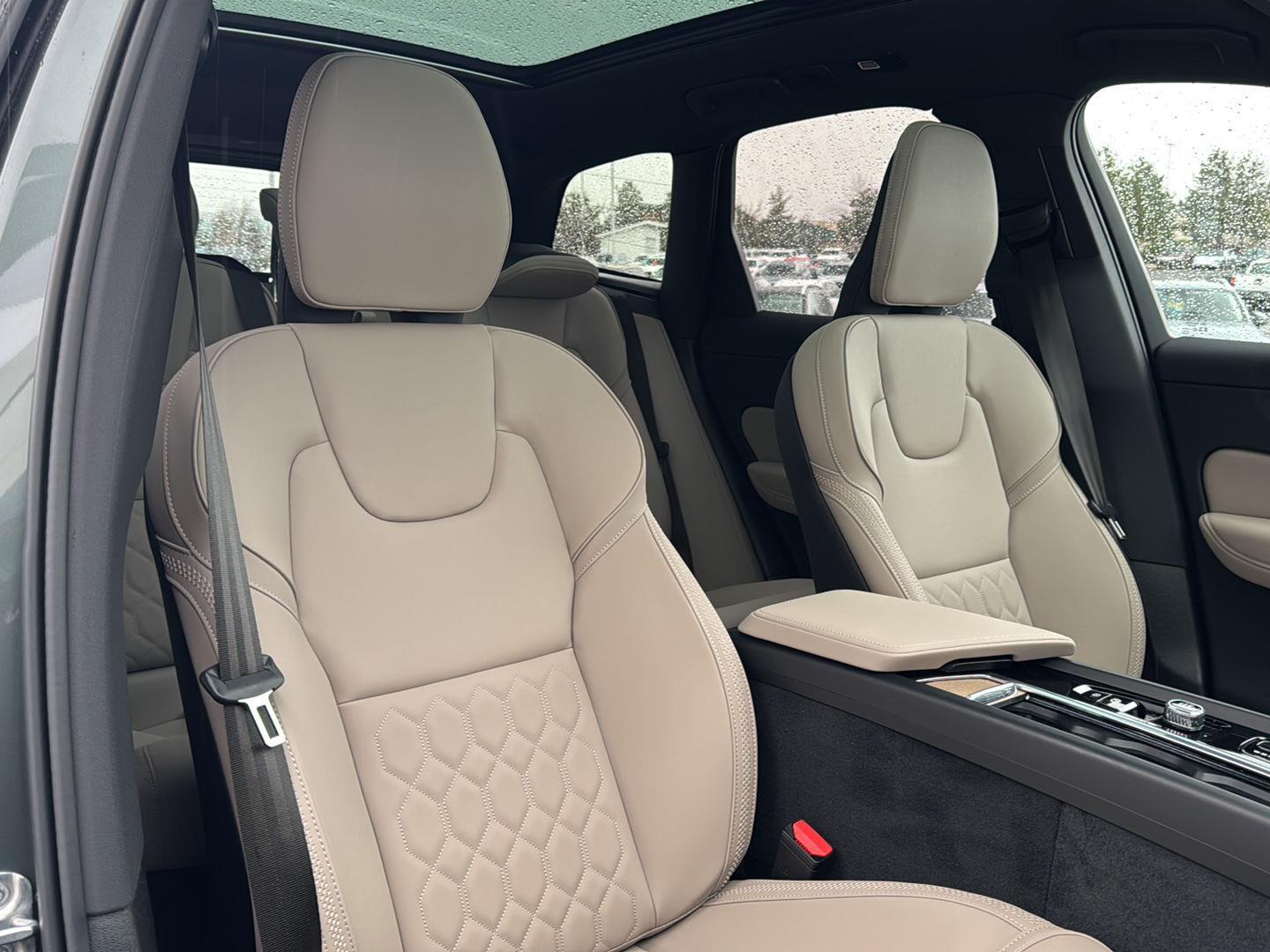 2026 Volvo XC60 Plus - Photo 27