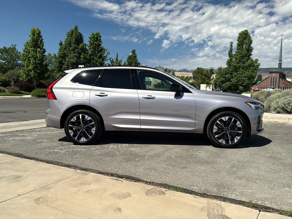 New 2026 Volvo XC60 plug-in hybrid T8 Plus SUV
