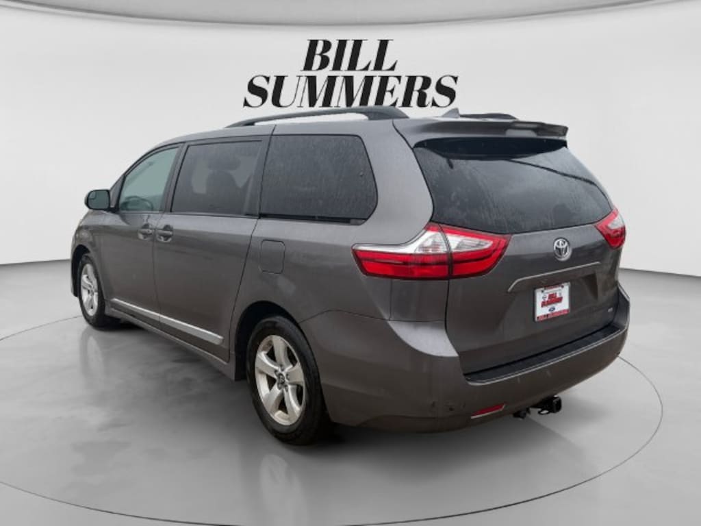 Used 2018 Toyota Sienna LE Minivan/Van