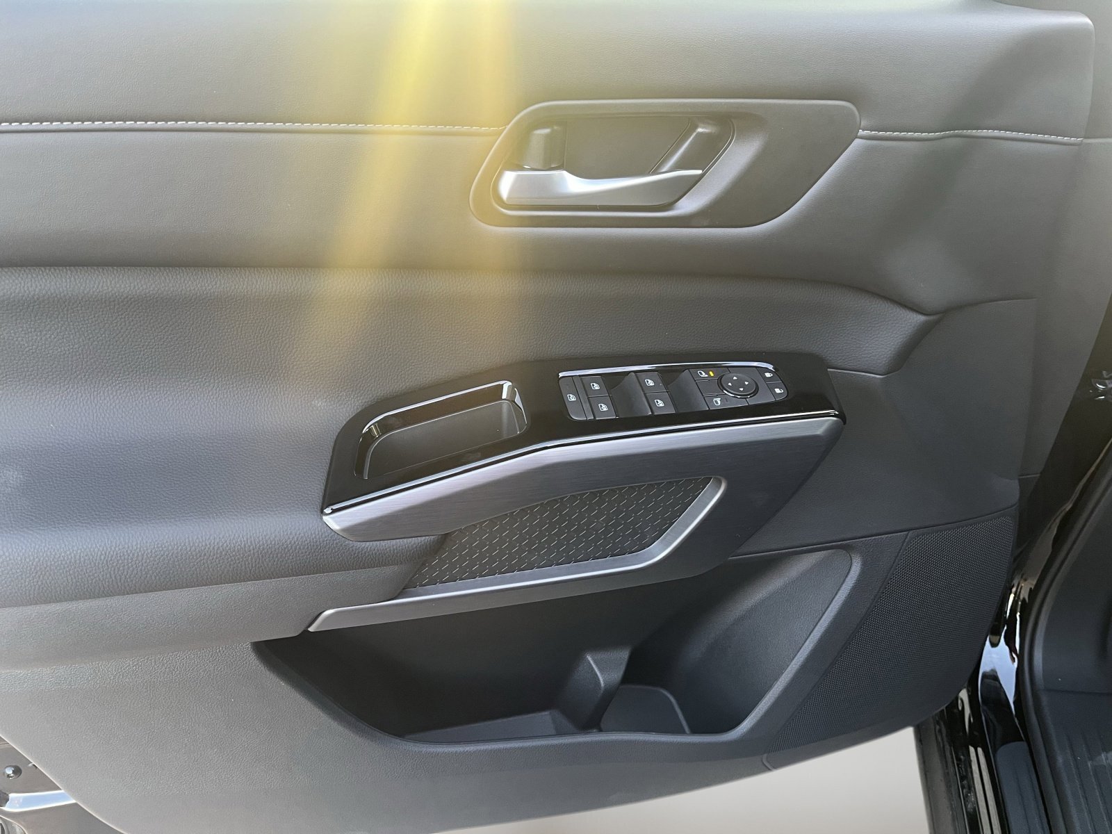 2026 Nissan Pathfinder SL - Photo 13