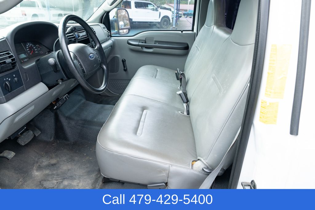 2005 Ford F-350 Super Duty Chassis Cab XL - Photo 15