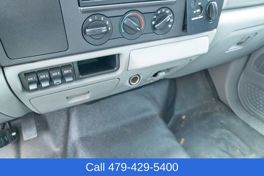 2005 Ford F-350 Super Duty Chassis Cab XL - Photo 18
