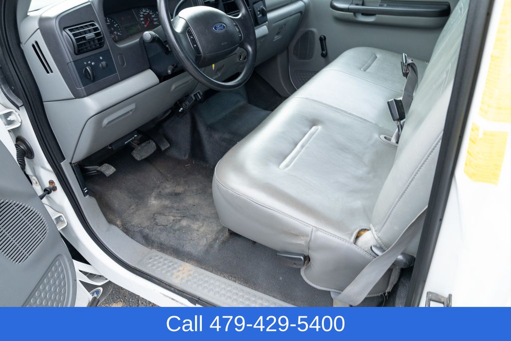 2005 Ford F-350 Super Duty Chassis Cab XL - Photo 23