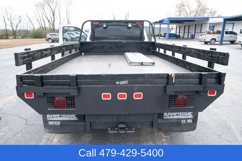 2005 Ford F-350 Super Duty Chassis Cab XL - Photo 12
