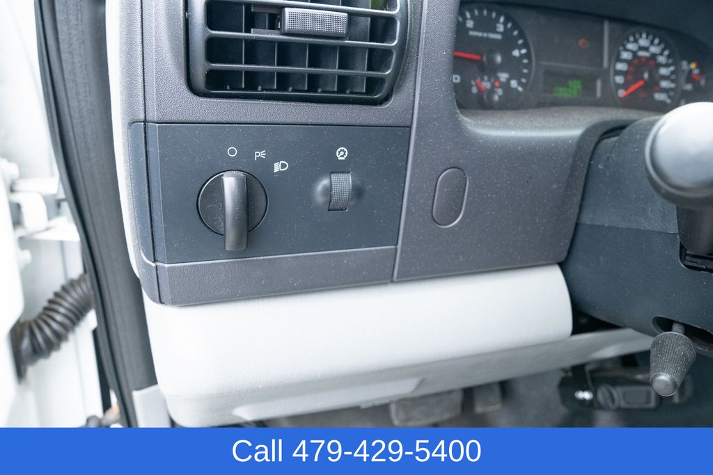 2005 Ford F-350 Super Duty Chassis Cab XL - Photo 21