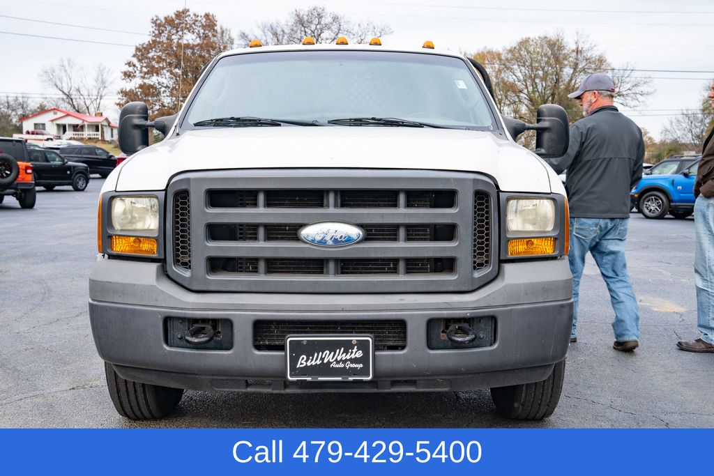 2005 Ford F-350 Super Duty Chassis Cab XL - Photo 9