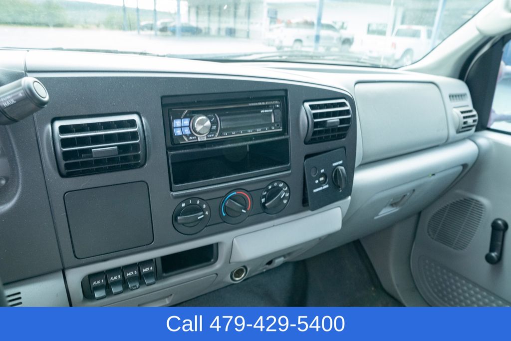 2005 Ford F-350 Super Duty Chassis Cab XL - Photo 17