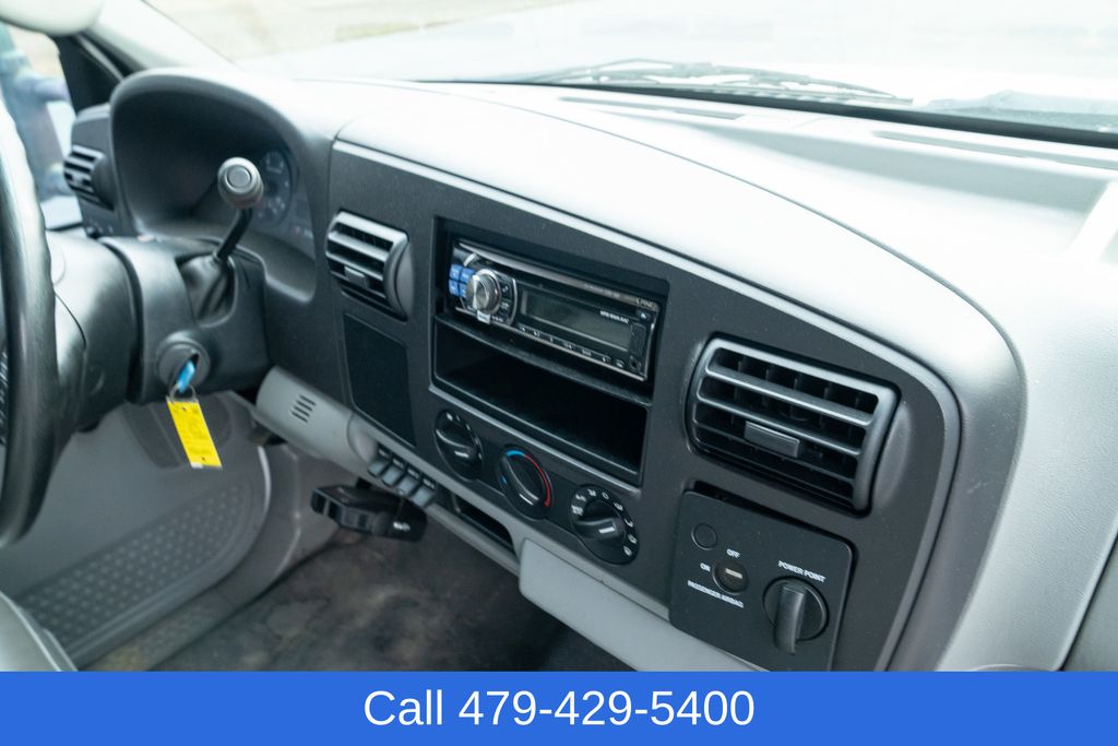 2005 Ford F-350 Super Duty Chassis Cab XL - Photo 26