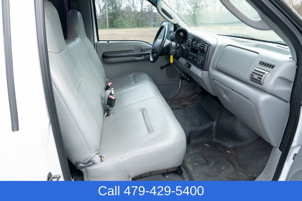 2005 Ford F-350 Super Duty Chassis Cab XL - Photo 25