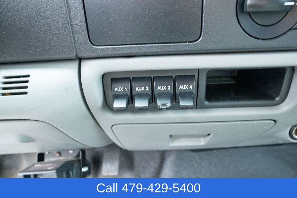 2005 Ford F-350 Super Duty Chassis Cab XL - Photo 19