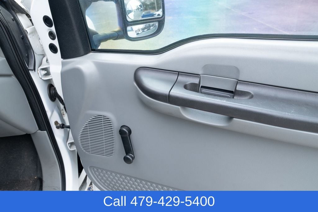 2005 Ford F-350 Super Duty Chassis Cab XL - Photo 29
