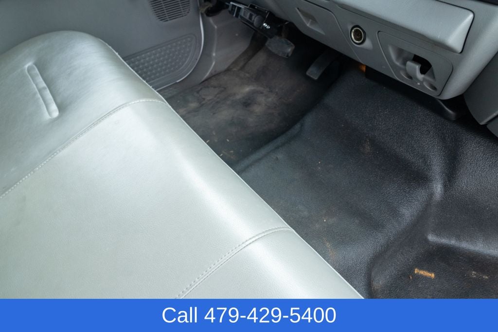 2005 Ford F-350 Super Duty Chassis Cab XL - Photo 27