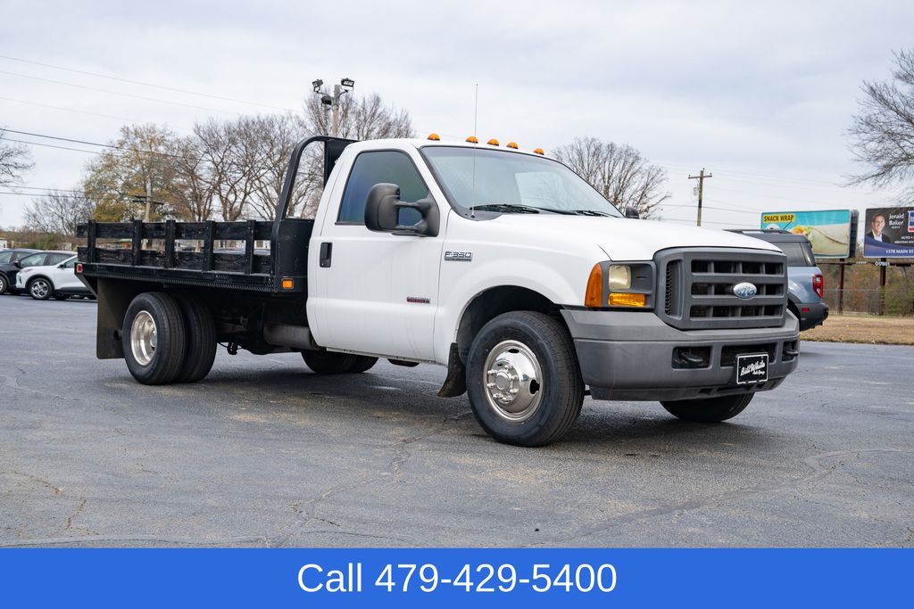 2005 Ford F-350 Super Duty Chassis Cab XL - Photo 8