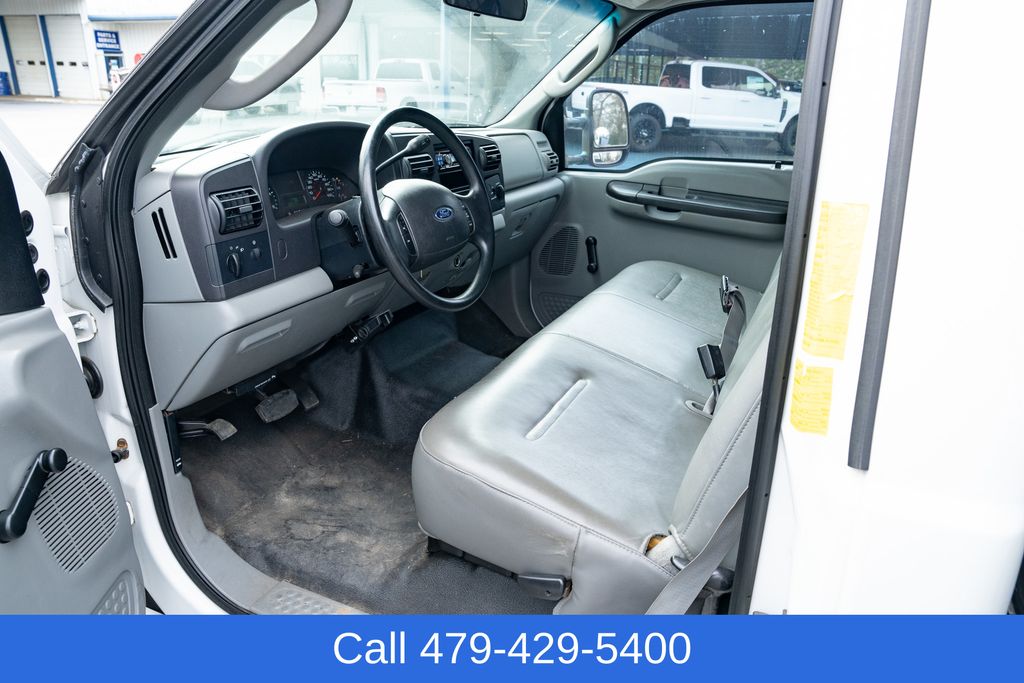 2005 Ford F-350 Super Duty Chassis Cab XL - Photo 14