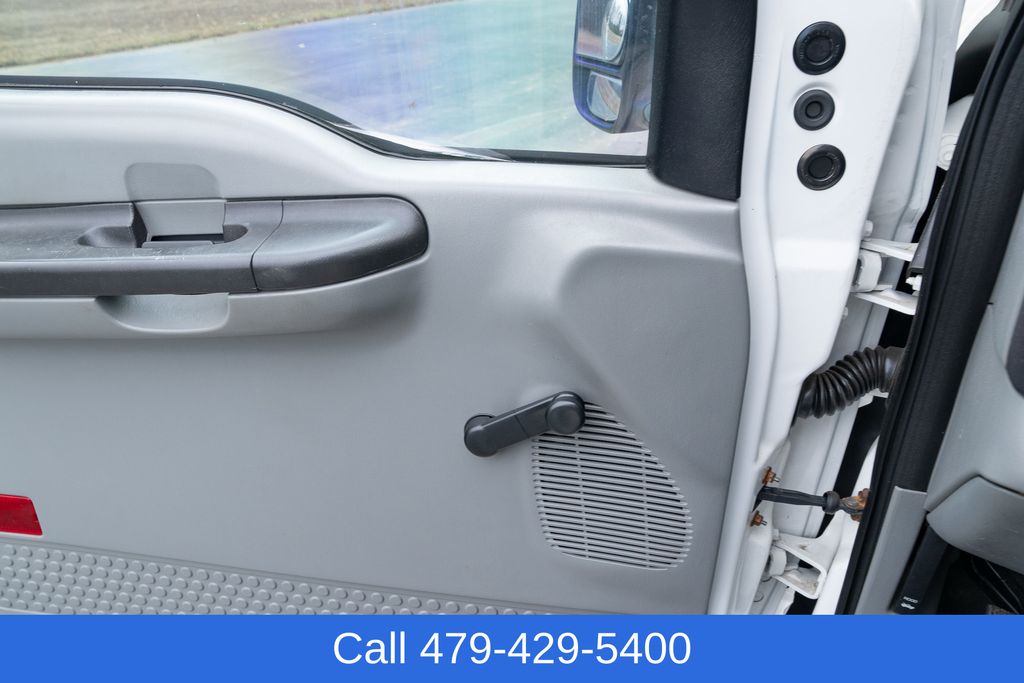 2005 Ford F-350 Super Duty Chassis Cab XL - Photo 22