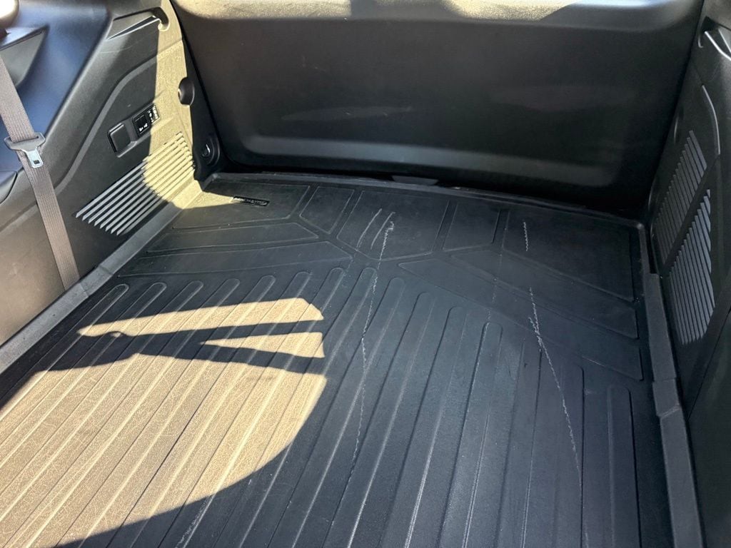 2022 GMC Yukon Denali - Photo 13