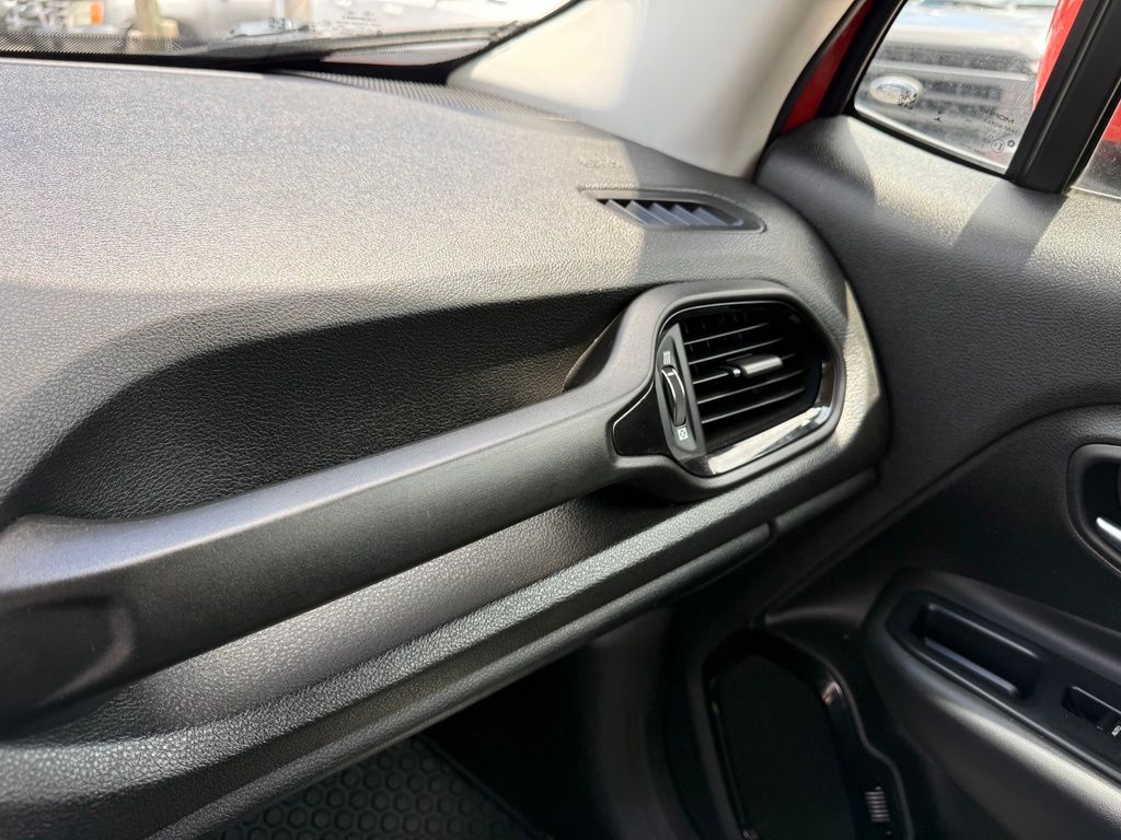 2017 Jeep Renegade Altitude Package - Photo 9