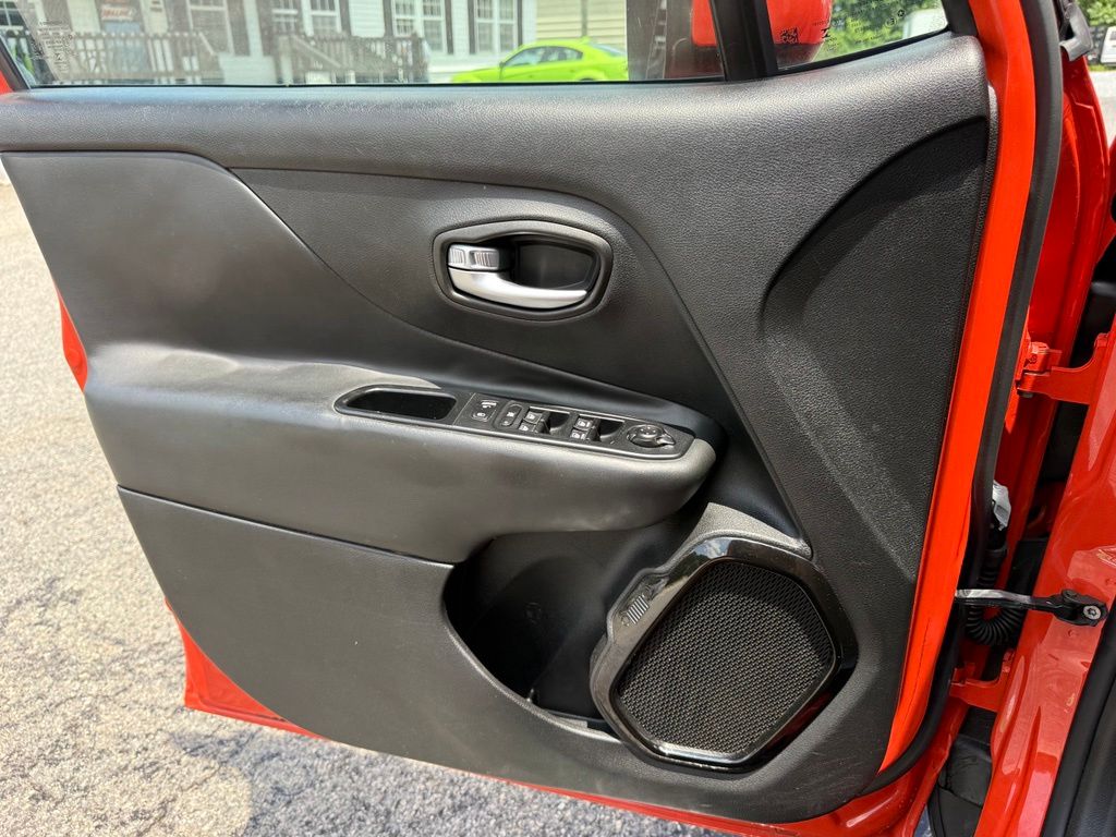2017 Jeep Renegade Altitude Package - Photo 7