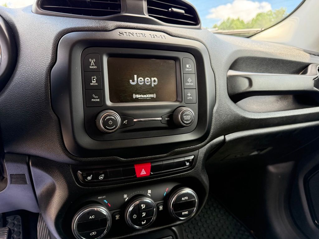 2017 Jeep Renegade Altitude Package - Photo 11