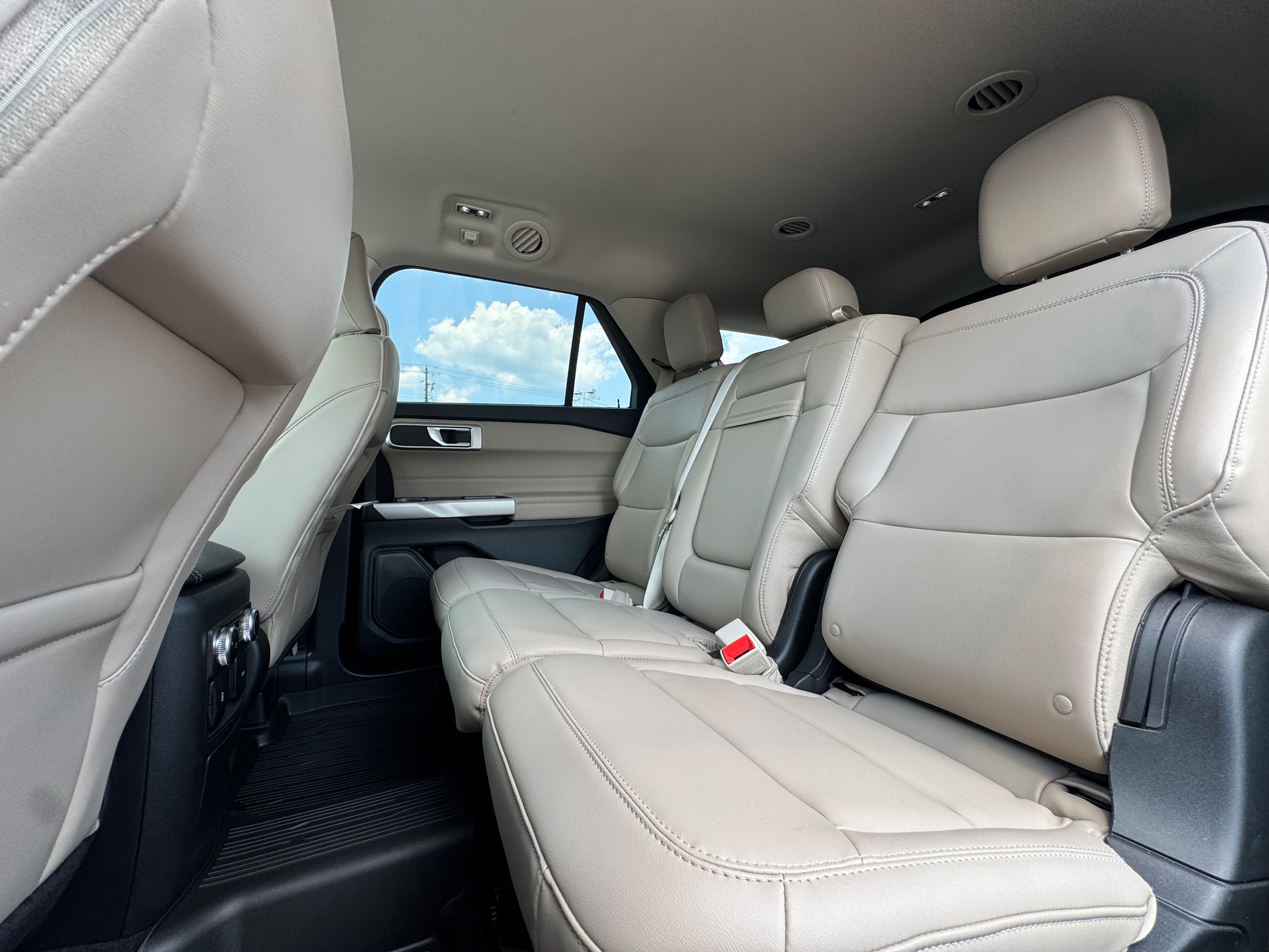 2023 Ford Explorer XLT - Photo 13