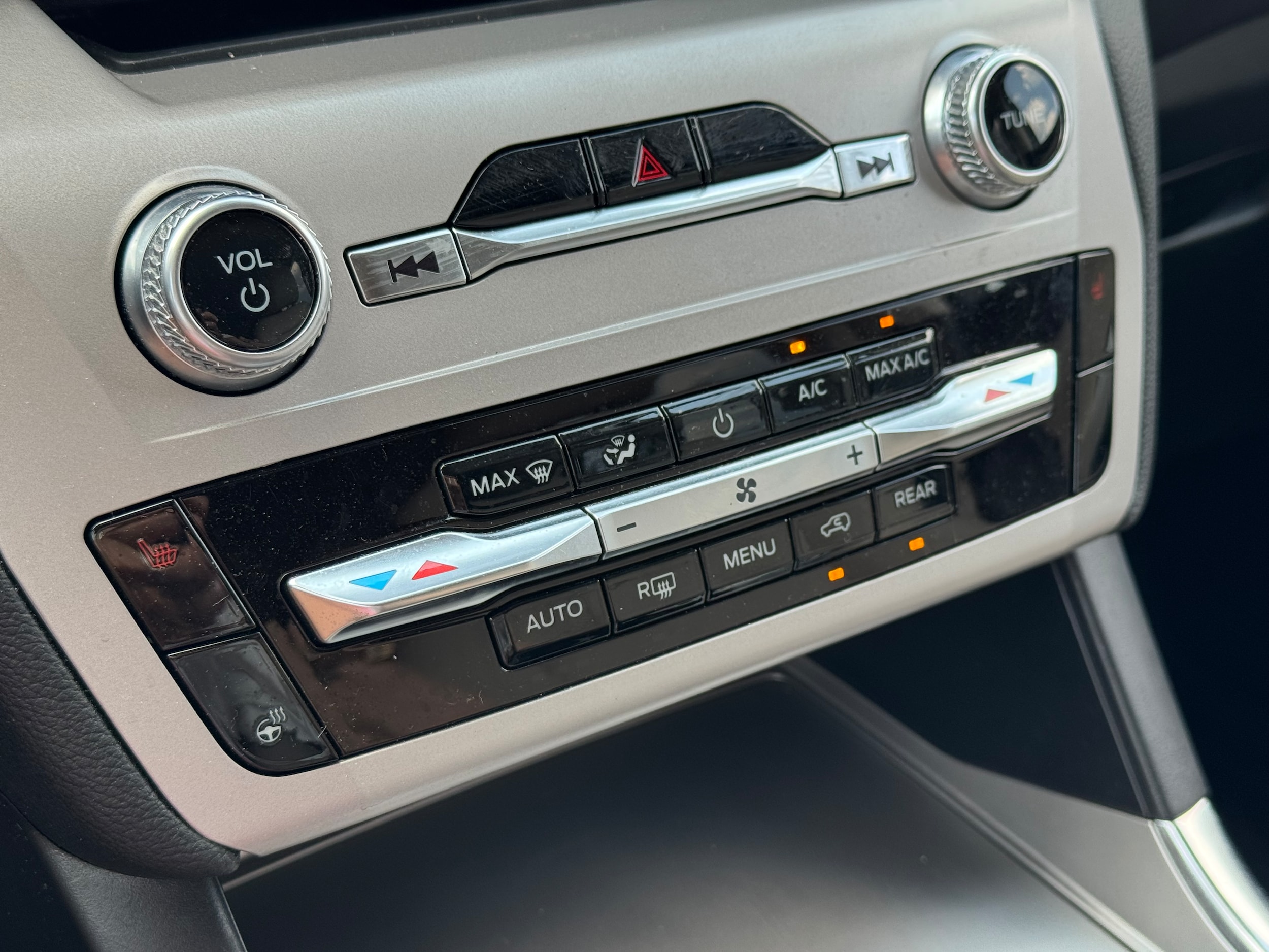 2023 Ford Explorer XLT - Photo 24