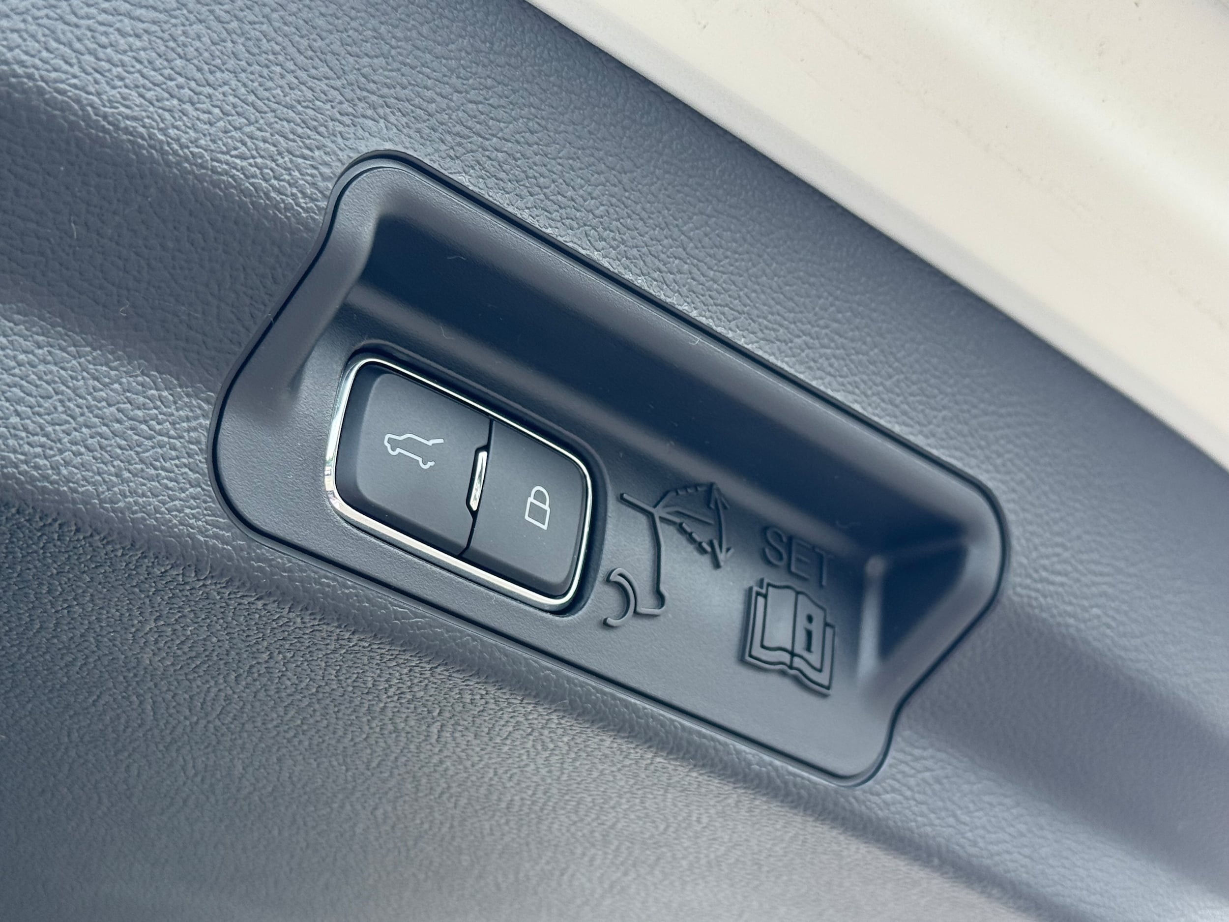 2023 Ford Explorer XLT - Photo 31