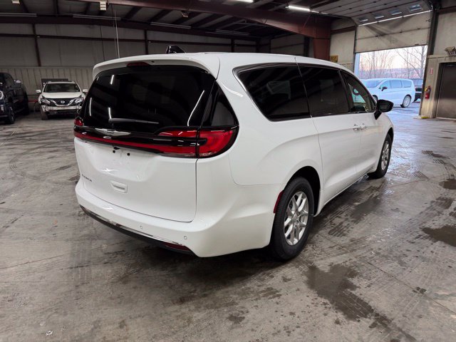 New 2026 Chrysler Pacifica Select Passenger Van