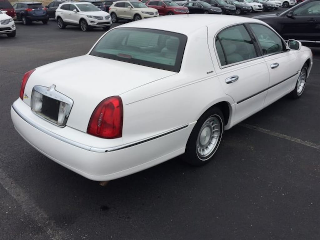 Used 2001 Lincoln Town Car Executive Sedan